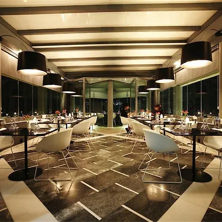 The Majestic 5* Fira (Santorini)