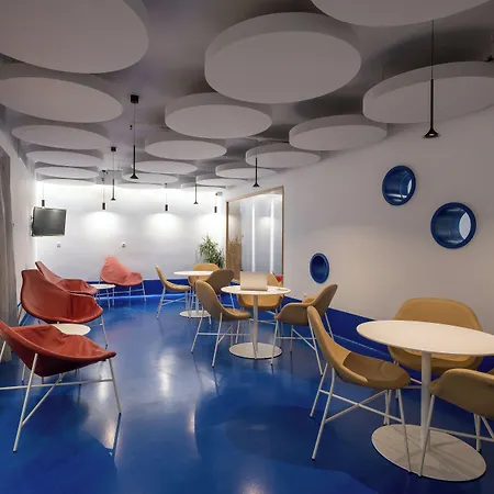 The Majestic Отель Тира