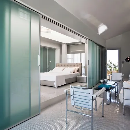 Отель The Majestic