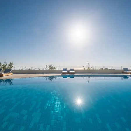 The Majestic 5* Fira (Santorini)