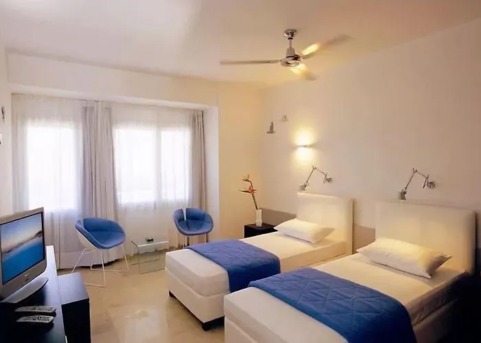 Hotel The Majestic Fira (Santorini)