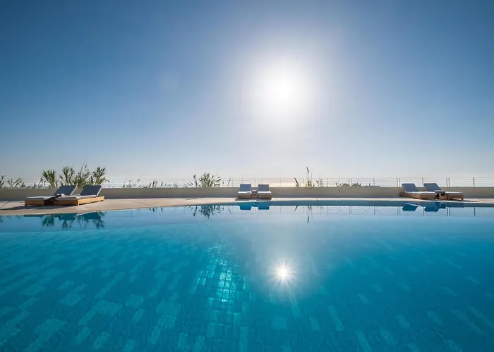 The Majestic 5* Fira (Santorini)