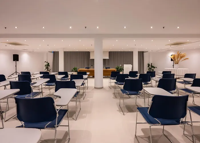 The Majestic Отель Тира