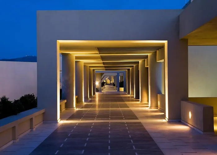 The Majestic 5* Fira (Santorini)