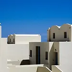 The Majestic 5* Fira (Santorini)