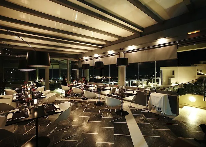 The Majestic מלון