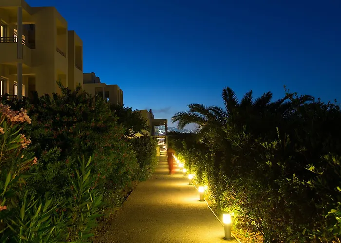 The Majestic 5* Fira (Santorini)