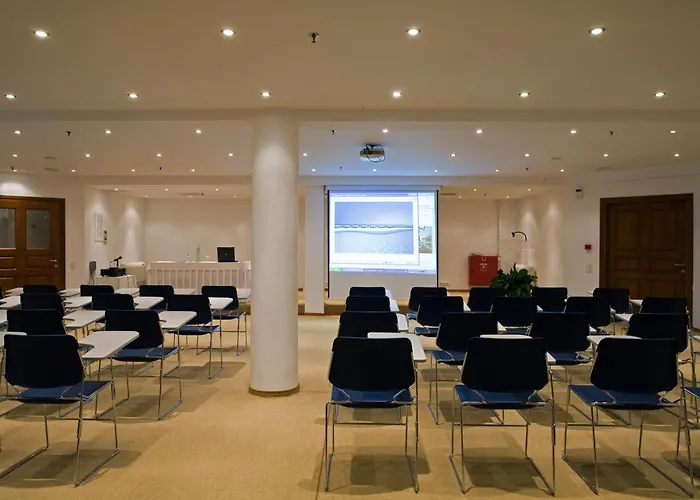 The Majestic 5* Fira (Santorini)